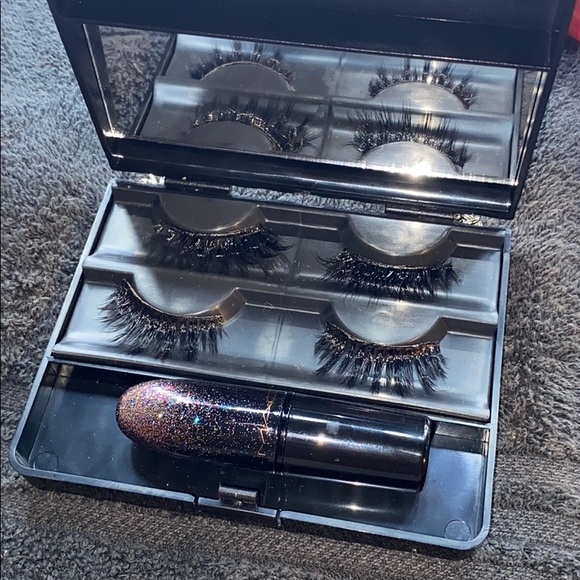 False Lash Holder RED (White separate listing) - Picture 3 of 6